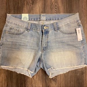 Old Navy The Diva Light Denim Shorts